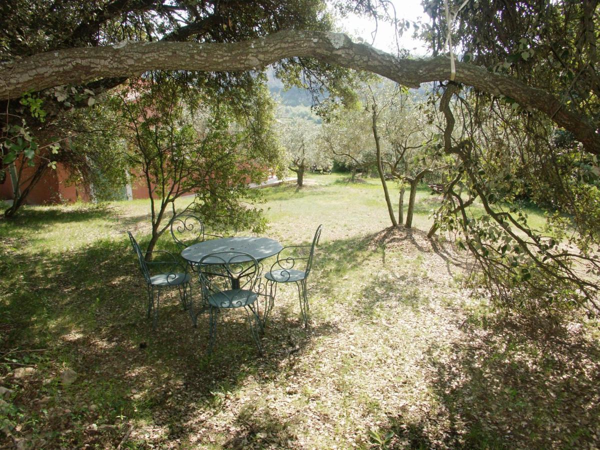 Ll Poulidetto Bed & Breakfast Lioux Bagian luar foto