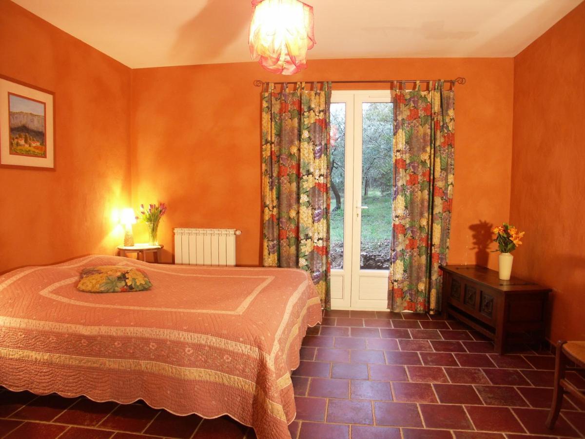 Ll Poulidetto Bed & Breakfast Lioux Bagian luar foto