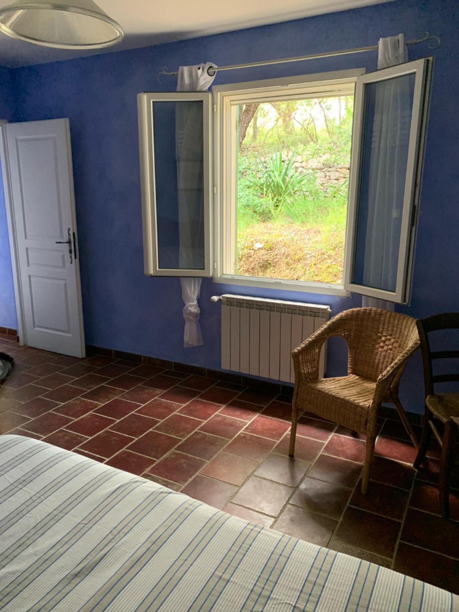 Ll Poulidetto Bed & Breakfast Lioux Bagian luar foto