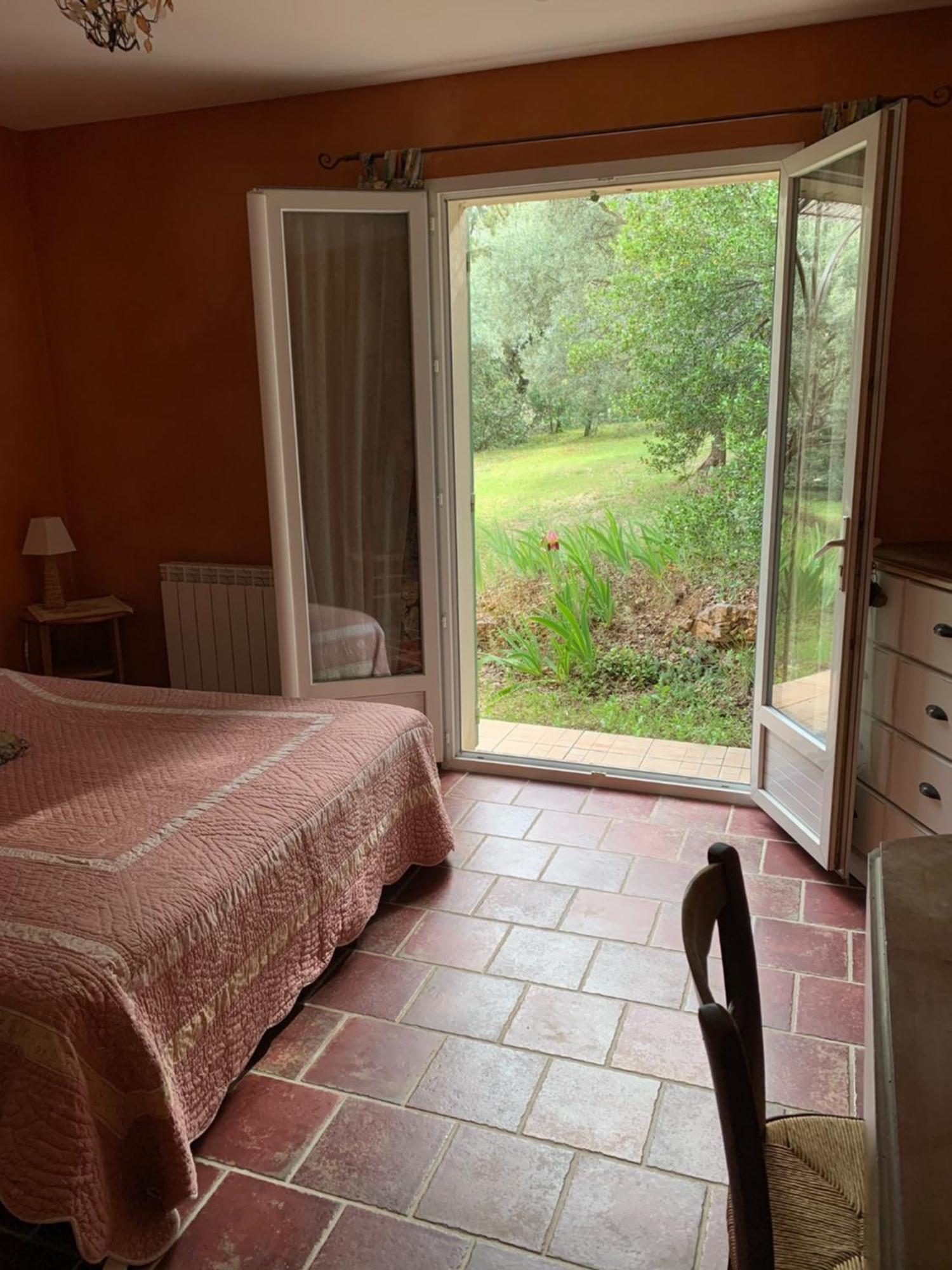Ll Poulidetto Bed & Breakfast Lioux Bagian luar foto