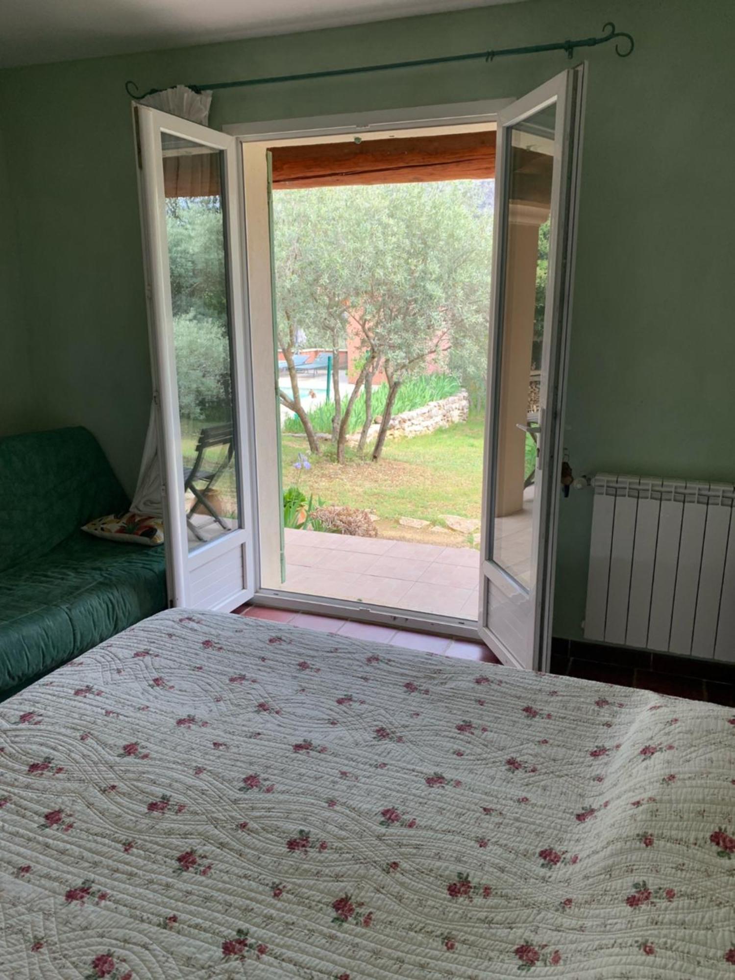 Ll Poulidetto Bed & Breakfast Lioux Bagian luar foto